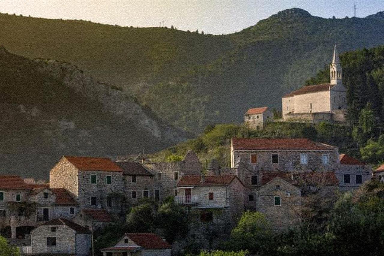 Heritage Apartments Kyra & Fox In Pitve, Hvar Exterior photo